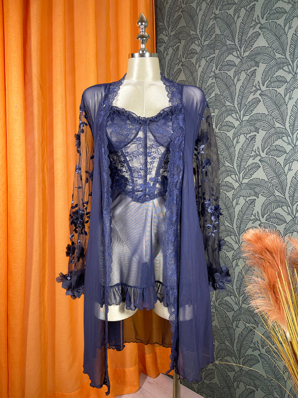 Ensemble de nuit femme avec nuisette et peignoir en maille brodée élégante