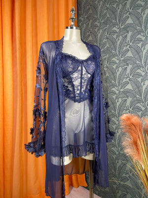 Ensemble de nuit femme avec nuisette et peignoir en maille brodée élégante