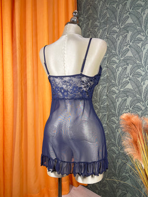 Ensemble de nuit femme avec nuisette et peignoir en maille brodée élégante