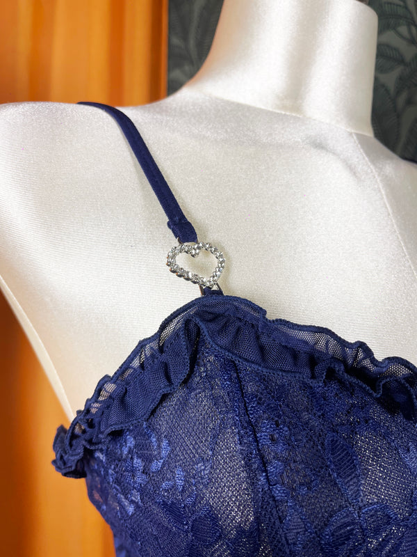 Ensemble de nuit femme avec nuisette et peignoir en maille brodée élégante