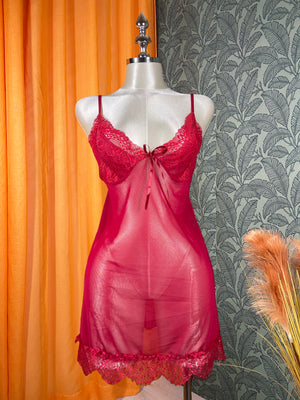 Ensemble pyjama femme avec nuisette et peignoir, dentelle élégante et coupe fluide