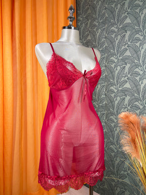 Ensemble pyjama femme avec nuisette et peignoir, dentelle élégante et coupe fluide