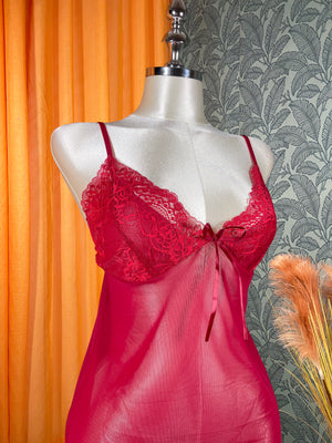 Ensemble pyjama femme avec nuisette et peignoir, dentelle élégante et coupe fluide