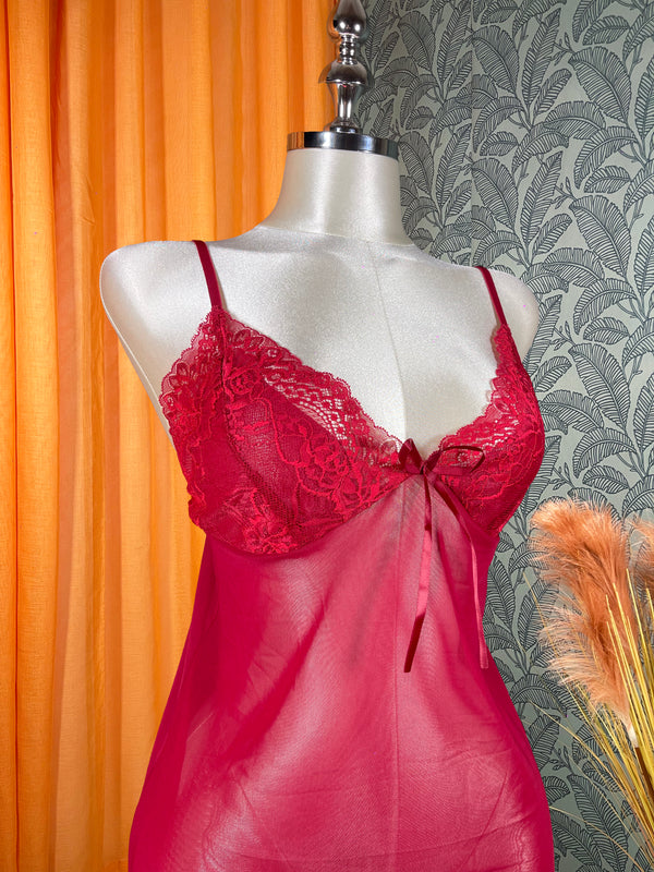 Ensemble pyjama femme avec nuisette et peignoir, dentelle élégante et coupe fluide