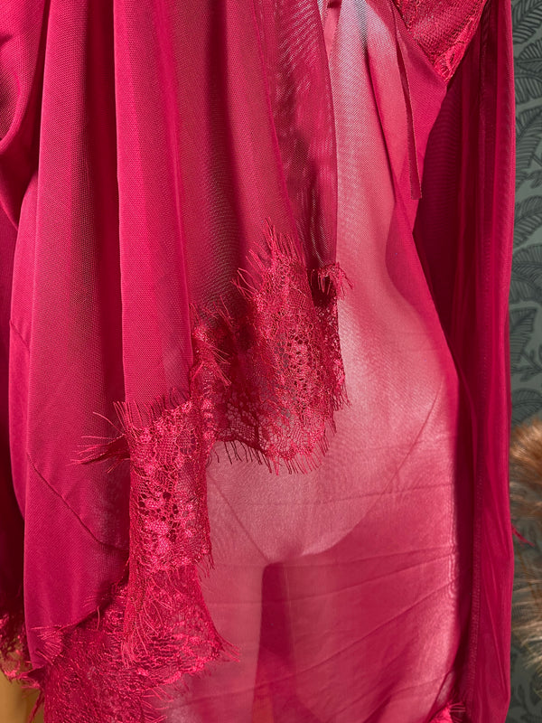 Ensemble pyjama femme avec nuisette et peignoir, dentelle élégante et coupe fluide