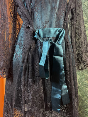 Ensemble de nuit femme avec nuisette fluide et robe de chambre en dentelle