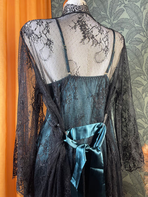 Ensemble de nuit femme avec nuisette fluide et robe de chambre en dentelle