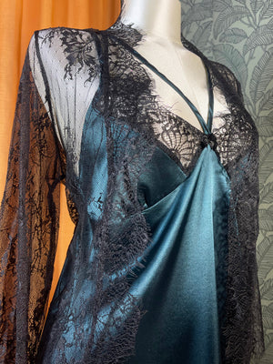 Ensemble de nuit femme avec nuisette fluide et robe de chambre en dentelle
