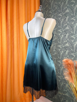 Ensemble de nuit femme avec nuisette fluide et robe de chambre en dentelle