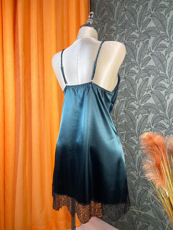 Ensemble de nuit femme avec nuisette fluide et robe de chambre en dentelle