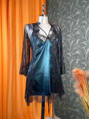 Ensemble de nuit femme avec nuisette fluide et robe de chambre en dentelle