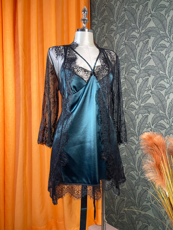 Ensemble de nuit femme avec nuisette fluide et robe de chambre en dentelle