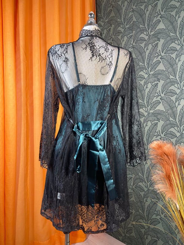 Ensemble de nuit femme avec nuisette fluide et robe de chambre en dentelle