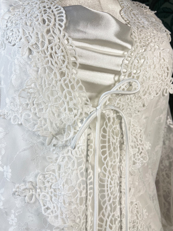 Ensemble lingerie femme deux pièces avec nuisette longue et robe en dentelle