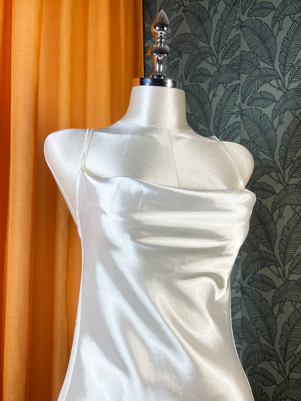 Ensemble lingerie femme deux pièces avec nuisette longue et robe en dentelle