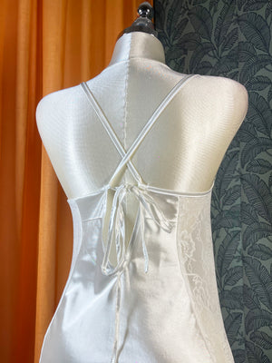 Ensemble lingerie femme deux pièces avec nuisette longue et robe en dentelle