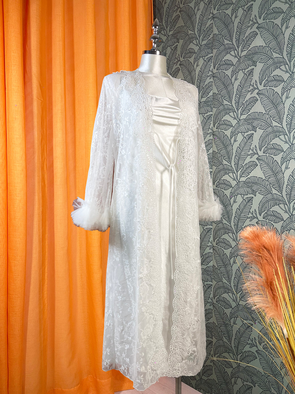 Ensemble lingerie femme deux pièces avec nuisette longue et robe en dentelle