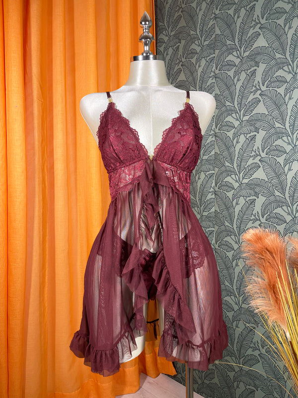 Nuisette femme col en V avec culotte assortie, dentelle délicate et coupe fluide