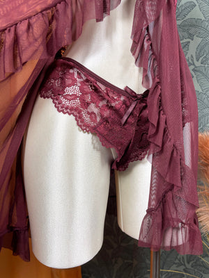 Nuisette femme col en V avec culotte assortie, dentelle délicate et coupe fluide