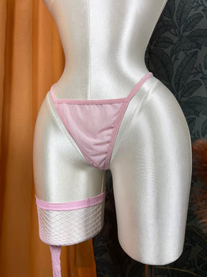 Ensemble femme quatre pièces avec robe courte en dentelle et accessoires assortis