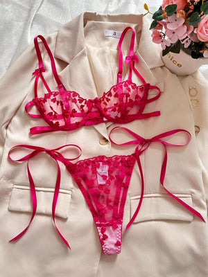 Ensemble Lingerie Rouge Dentelle & Cœurs – Séduction Romantique