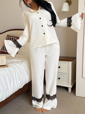Pyjama Deux Pièces Blanc Cassé avec Dentelle Noire