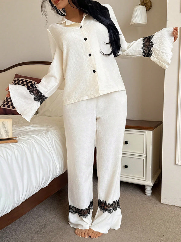Pyjama Deux Pièces Blanc Cassé avec Dentelle Noire