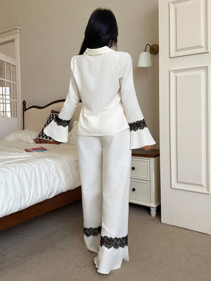 Pyjama Deux Pièces Blanc Cassé avec Dentelle Noire