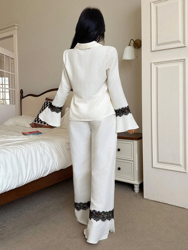 Pyjama Deux Pièces Blanc Cassé avec Dentelle Noire